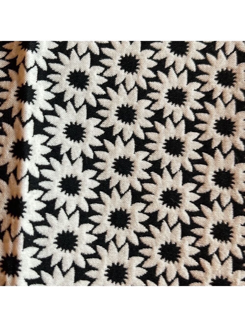 MISS SELFRIDGE SZ 8 Black and White daisy floral Patterned ankle crop Pants